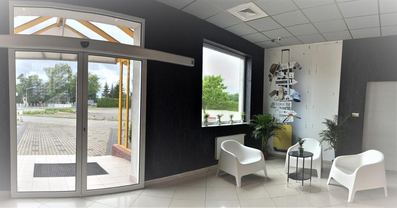 Zolta Walizka Gosciniec Hotel Podrzewie Екстериор снимка