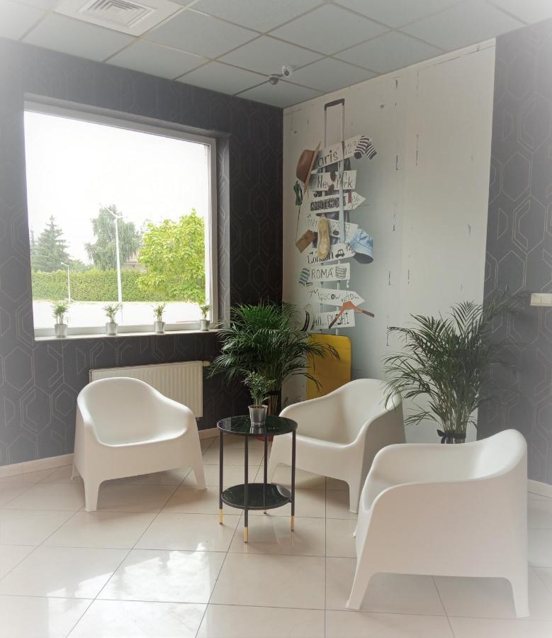 Zolta Walizka Gosciniec Hotel Podrzewie Екстериор снимка