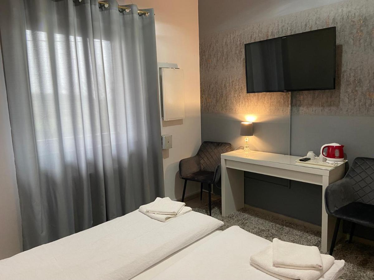Zolta Walizka Gosciniec Hotel Podrzewie Екстериор снимка