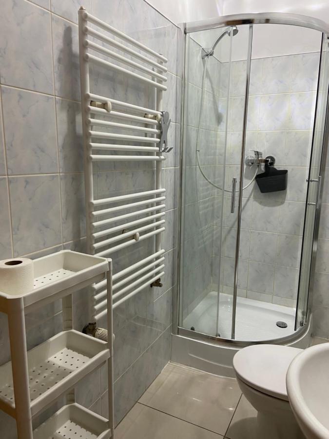 Zolta Walizka Gosciniec Hotel Podrzewie Екстериор снимка