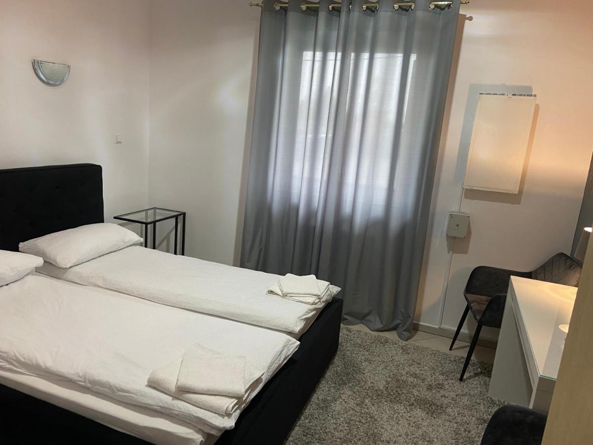 Zolta Walizka Gosciniec Hotel Podrzewie Екстериор снимка