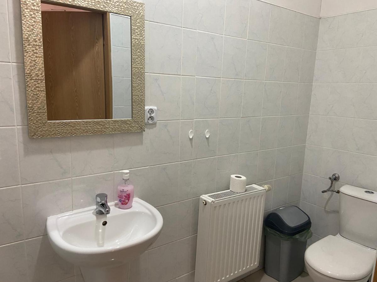 Zolta Walizka Gosciniec Hotel Podrzewie Екстериор снимка