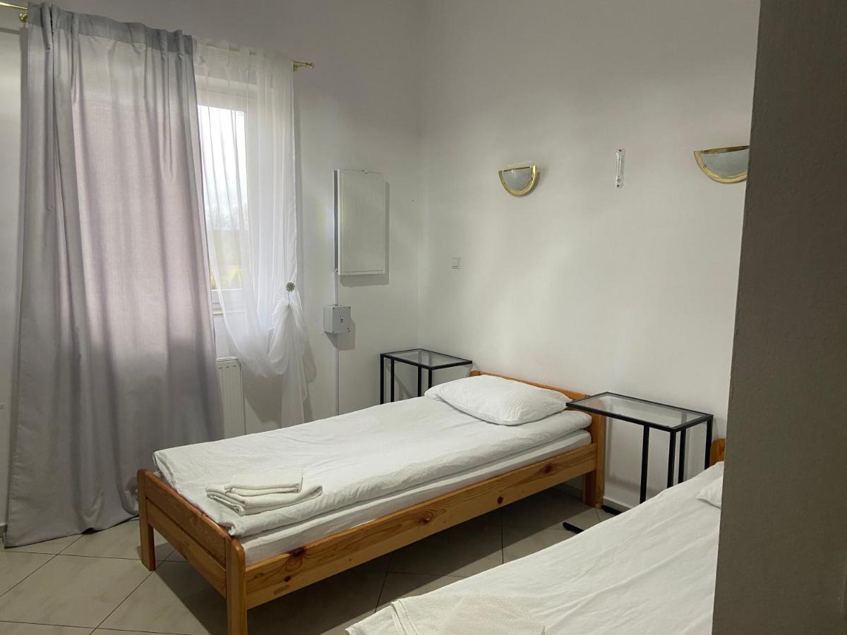 Zolta Walizka Gosciniec Hotel Podrzewie Екстериор снимка