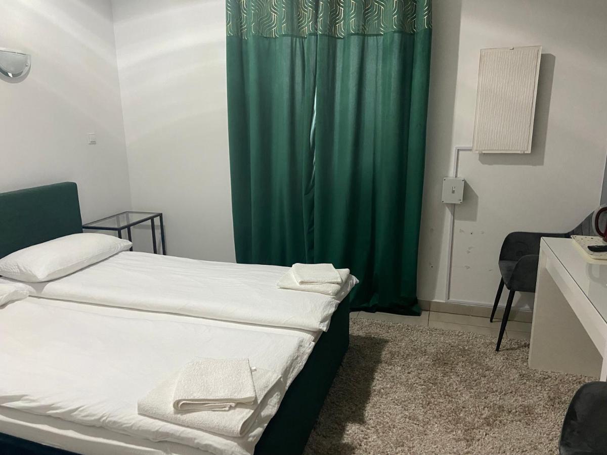 Zolta Walizka Gosciniec Hotel Podrzewie Екстериор снимка