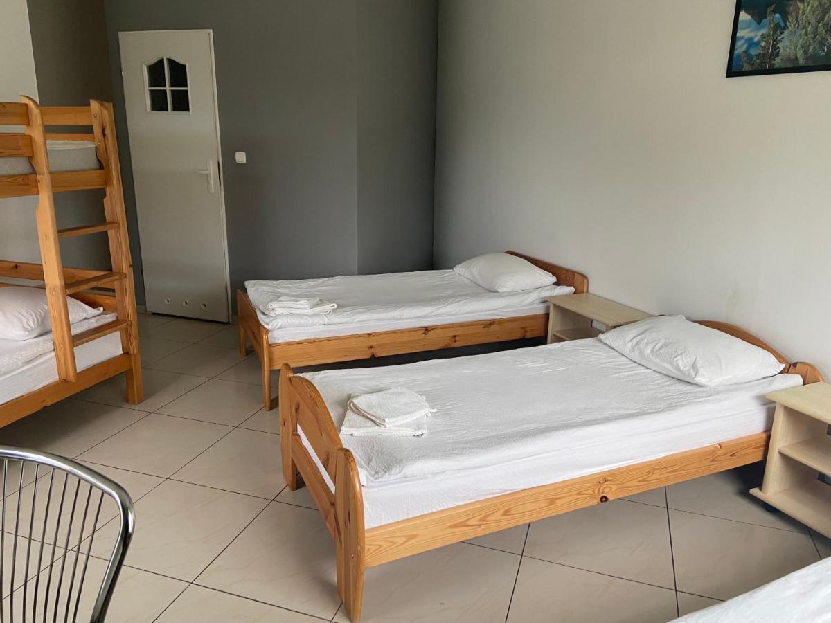 Zolta Walizka Gosciniec Hotel Podrzewie Екстериор снимка
