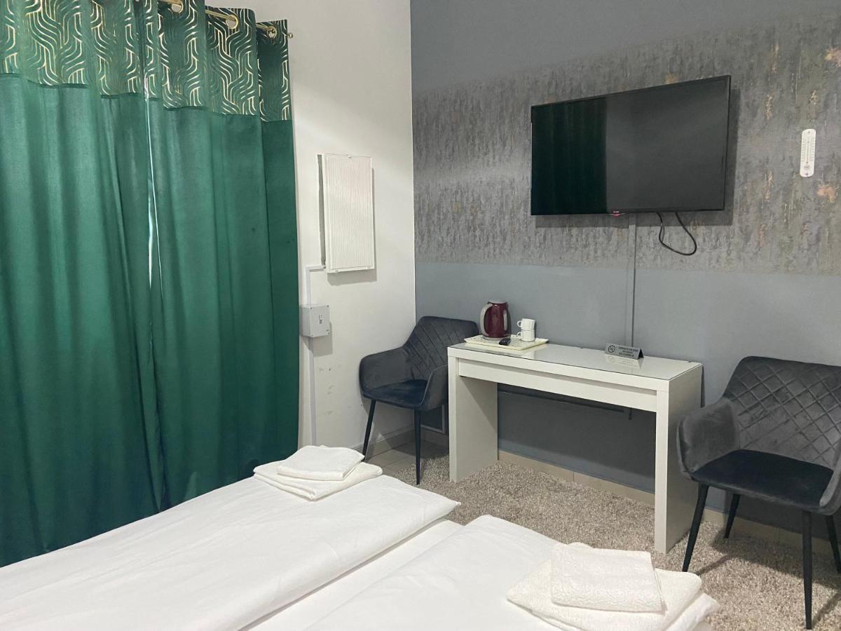 Zolta Walizka Gosciniec Hotel Podrzewie Екстериор снимка