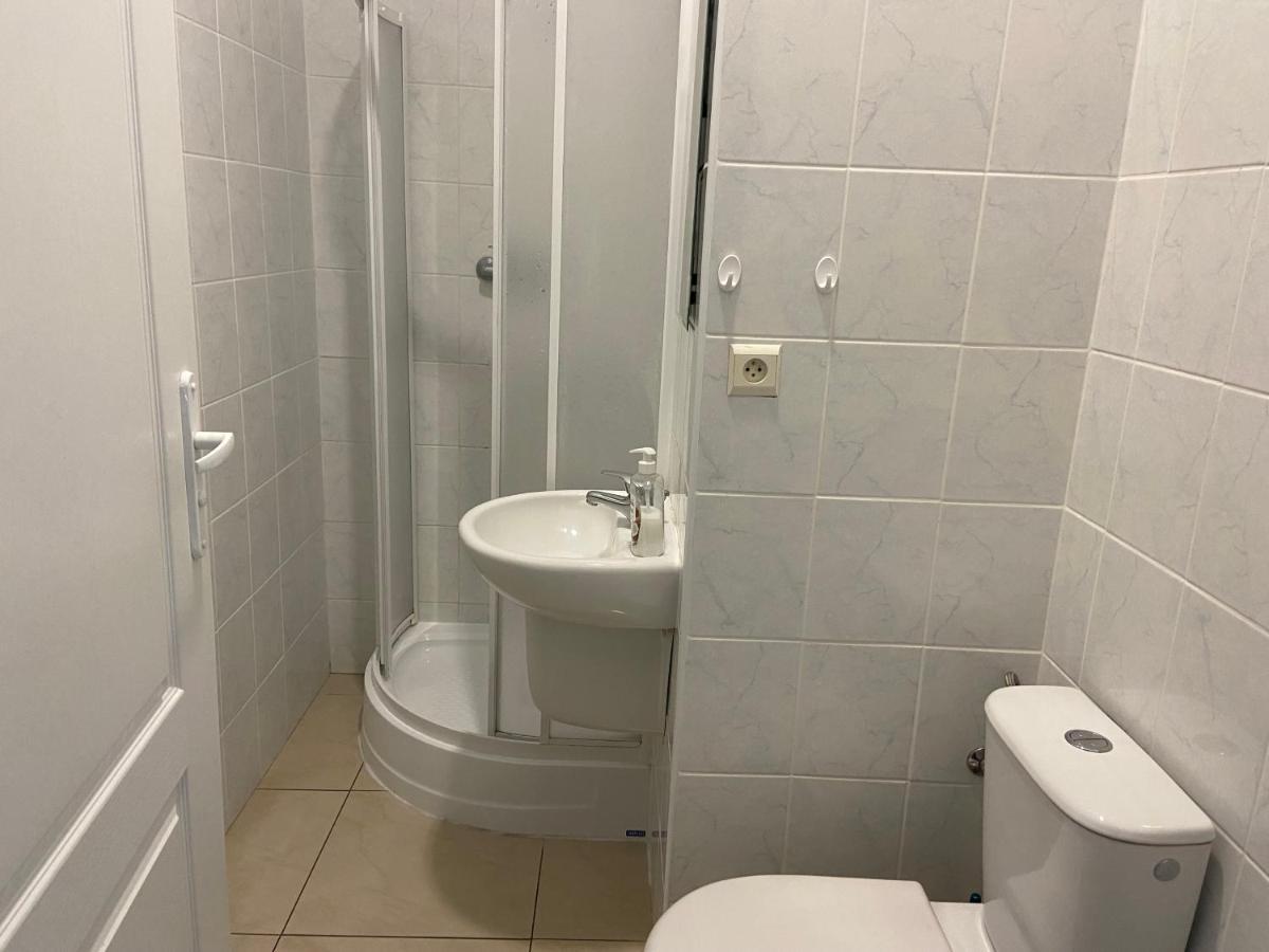 Zolta Walizka Gosciniec Hotel Podrzewie Екстериор снимка