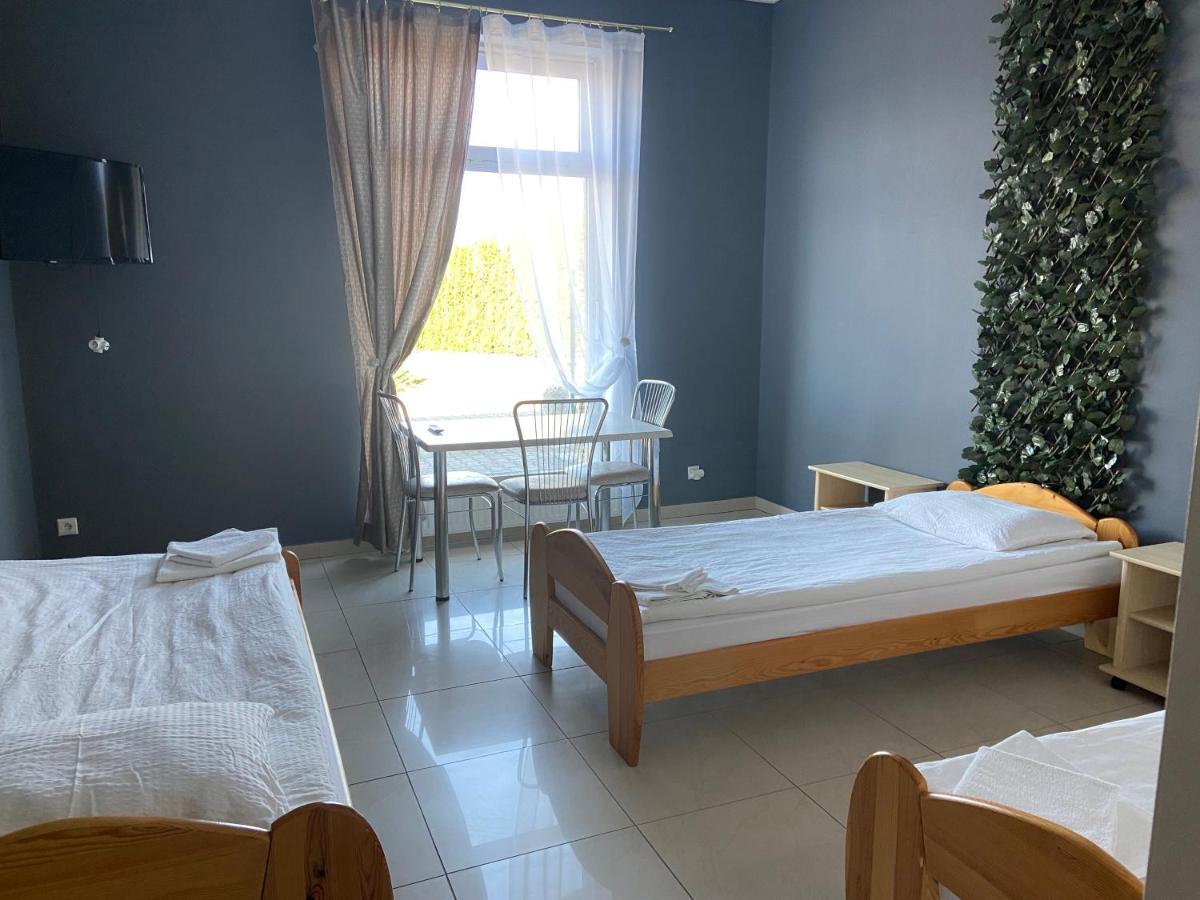 Zolta Walizka Gosciniec Hotel Podrzewie Екстериор снимка