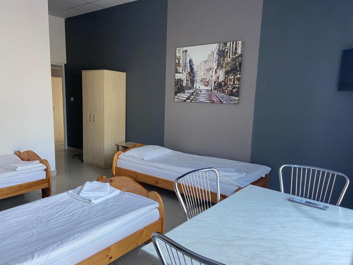 Zolta Walizka Gosciniec Hotel Podrzewie Екстериор снимка