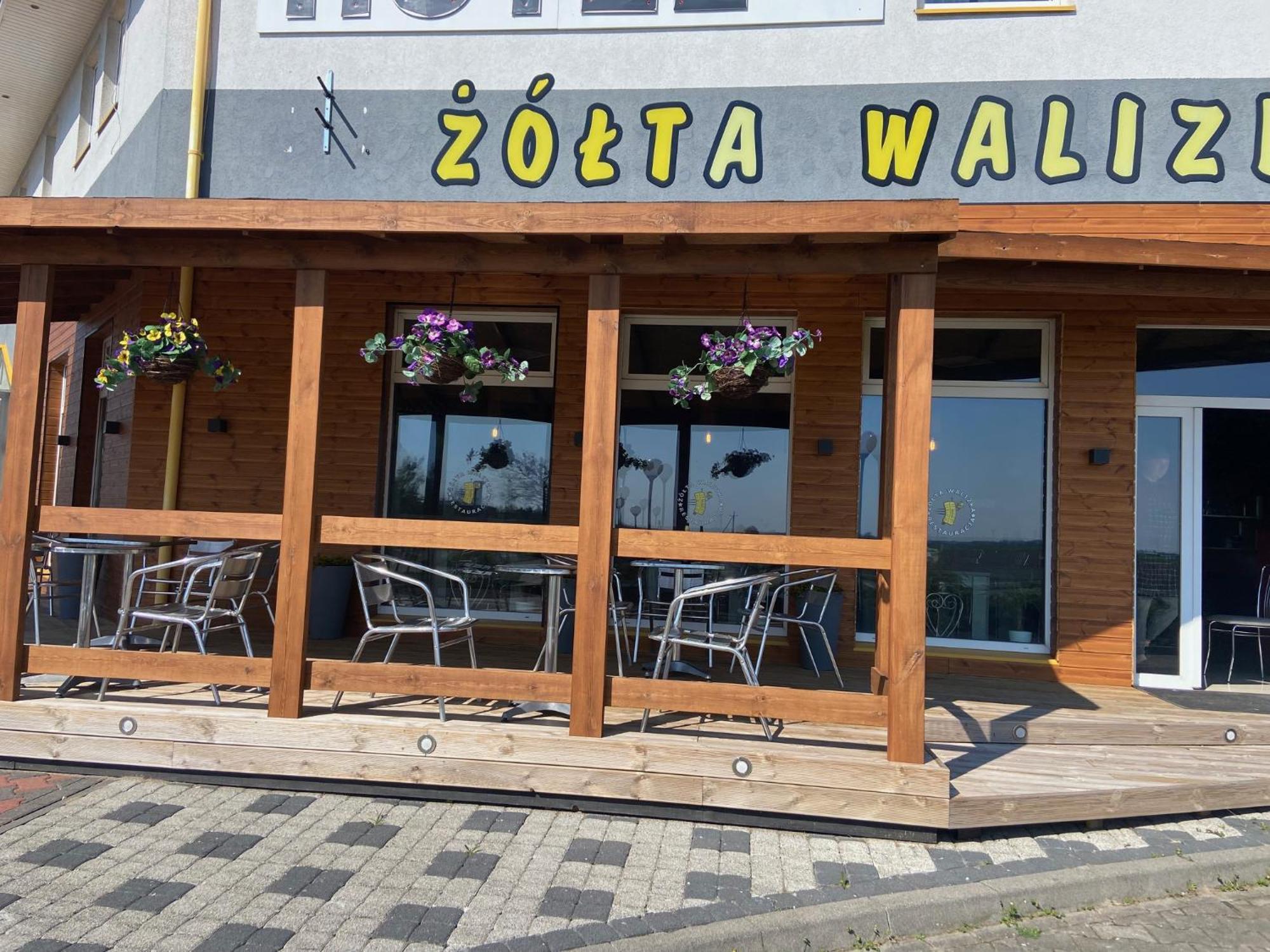 Zolta Walizka Gosciniec Hotel Podrzewie Екстериор снимка